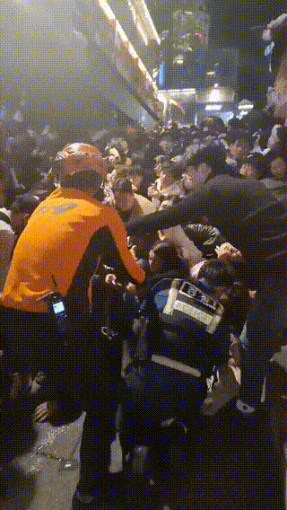 a1114c30d7cd017128952d7456463570.gif